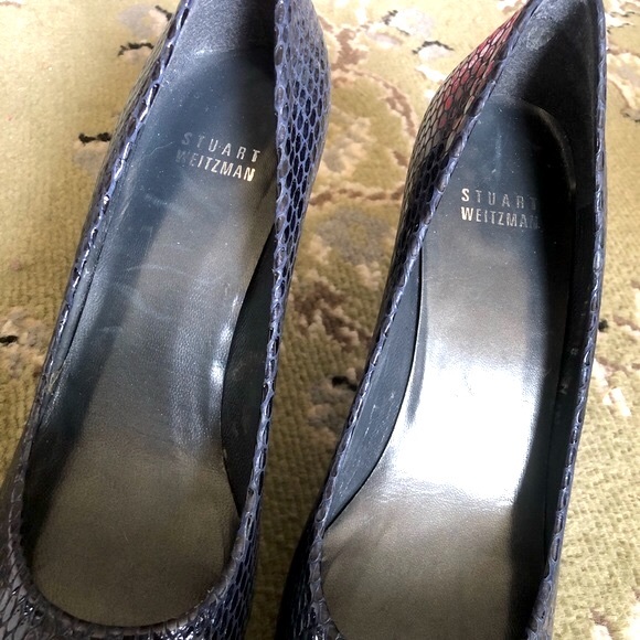 Stuart Weitzman Plainfield Snakeskin Peep Toe Navy Leather Pumps | 8 Narrow - Picture 3 of 9